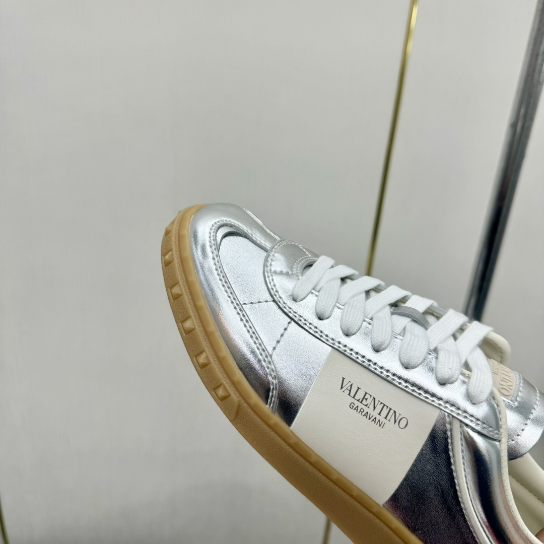 Valentino ONE STUD 2024 New Arrival Calfskin Lace-Up Trainer Sneakers