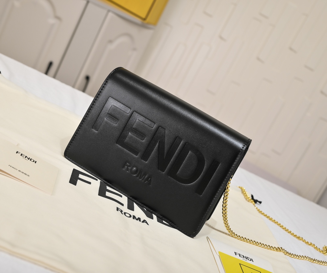 Fendi Chain Shoulder & Crossbody Bag