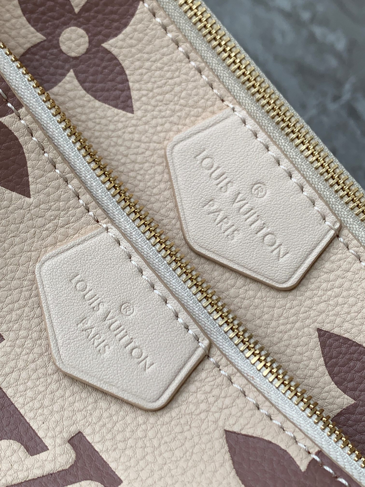 Louis Vuitton Classic Vintage-Inspired Crossbody/Shoulder Bag