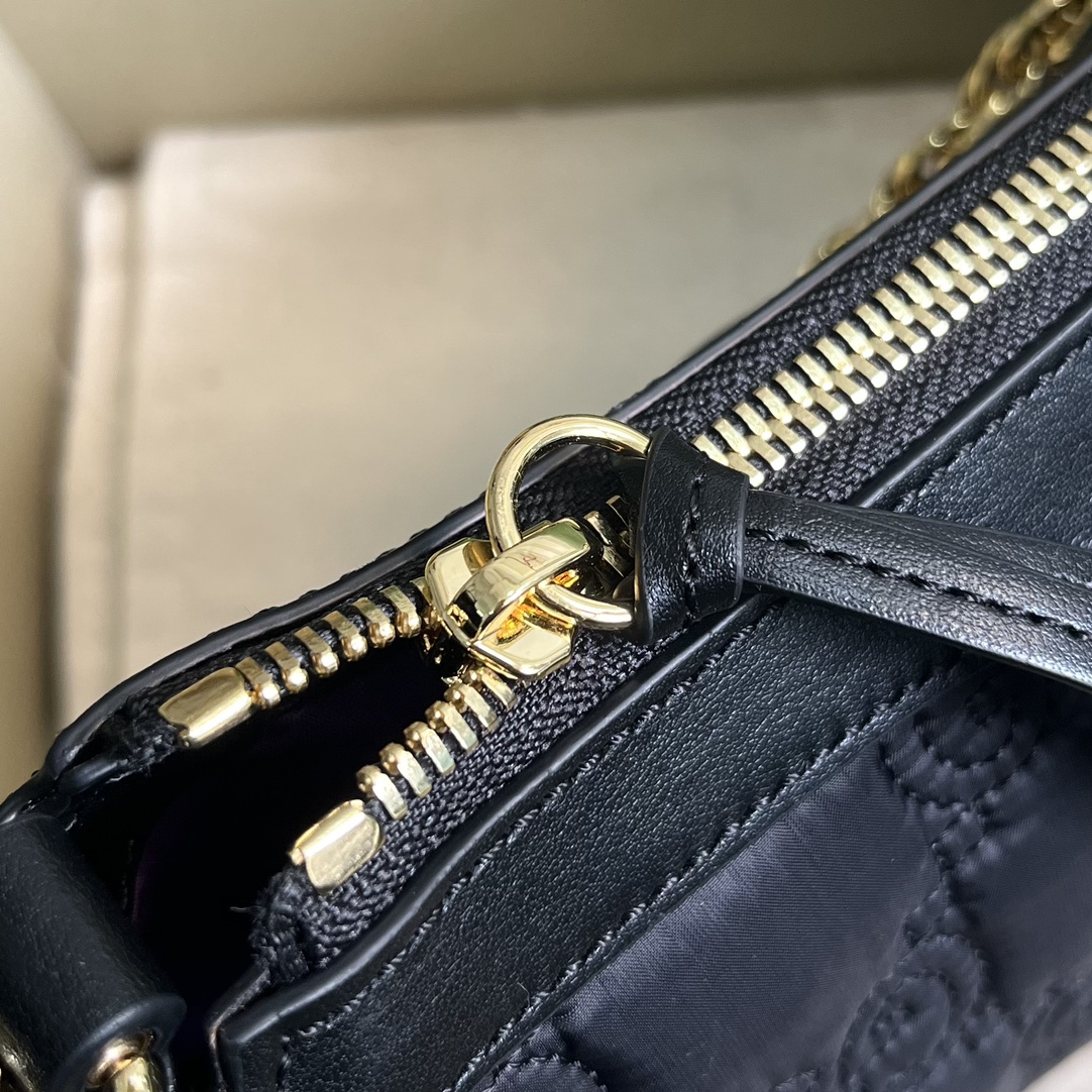 Gucci Embossed Chain Underarm Bag