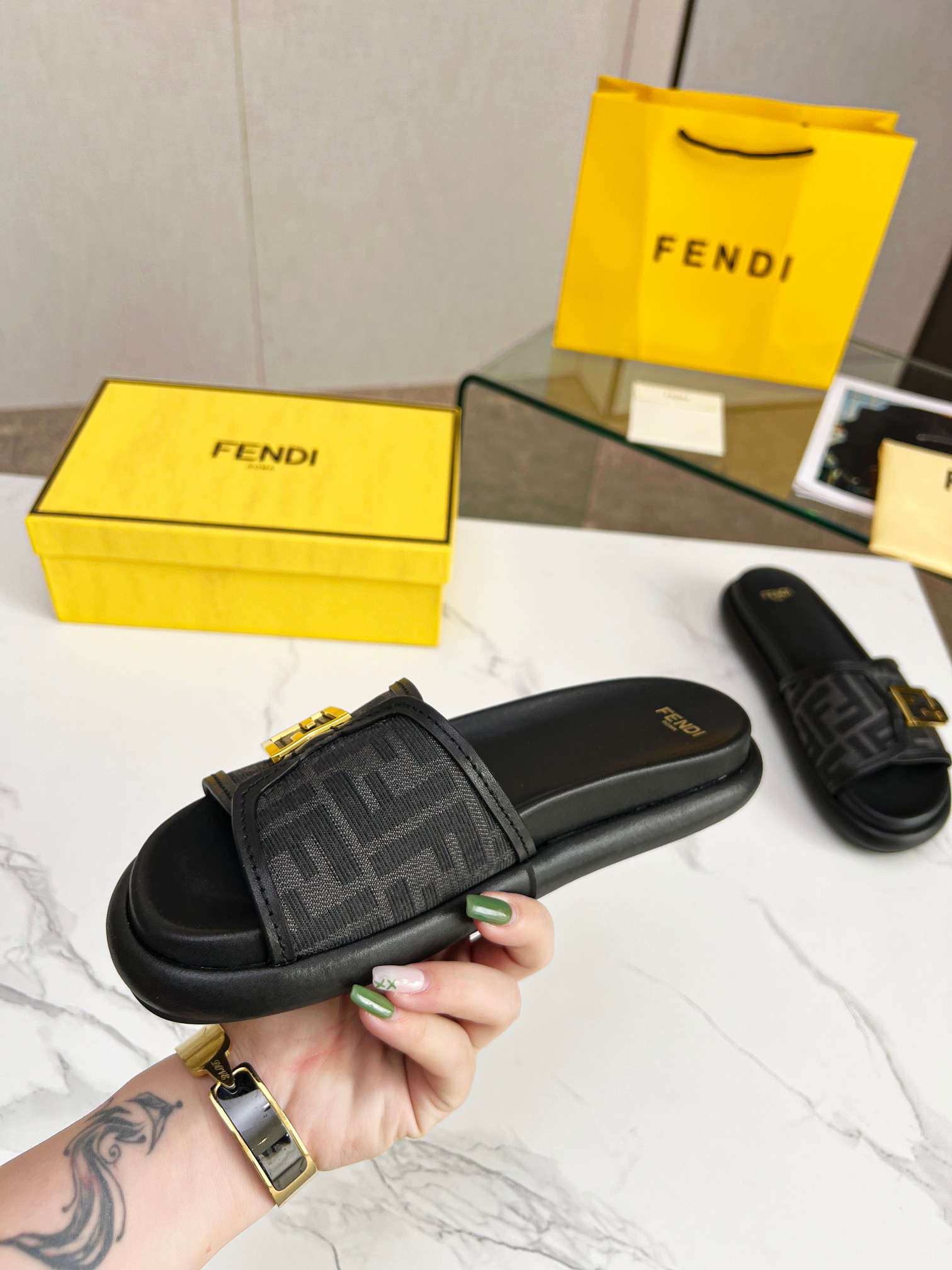 FENDI Casual Slippers