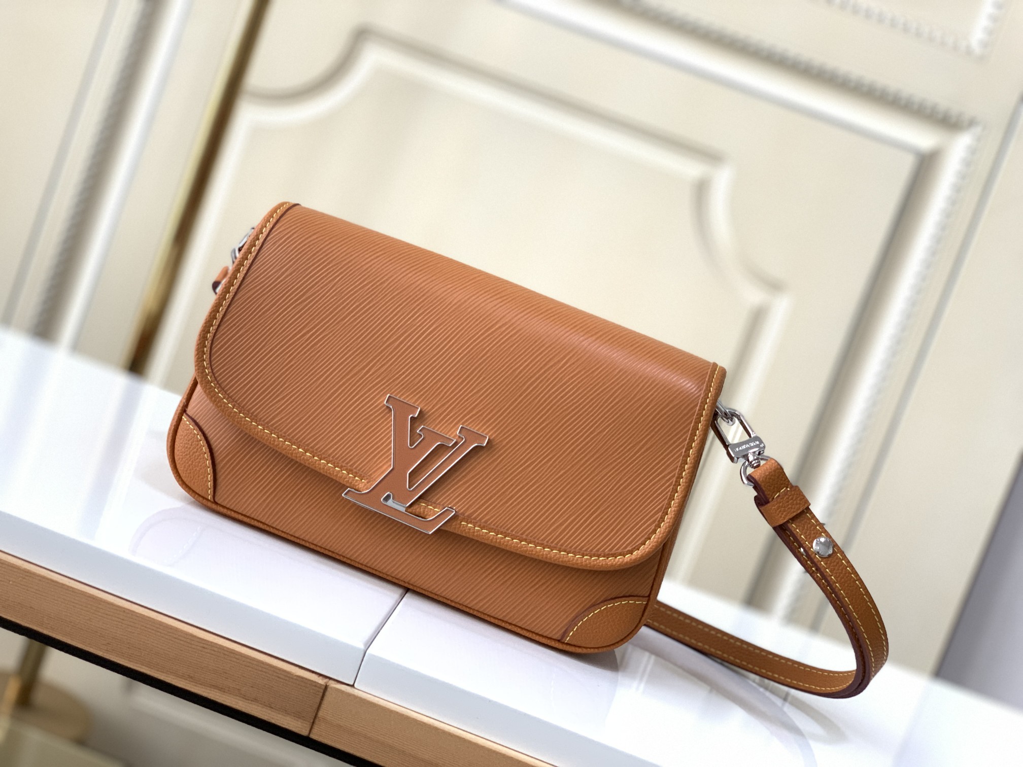 Louis Vuitton Glossy brown Leather Clutch Bag