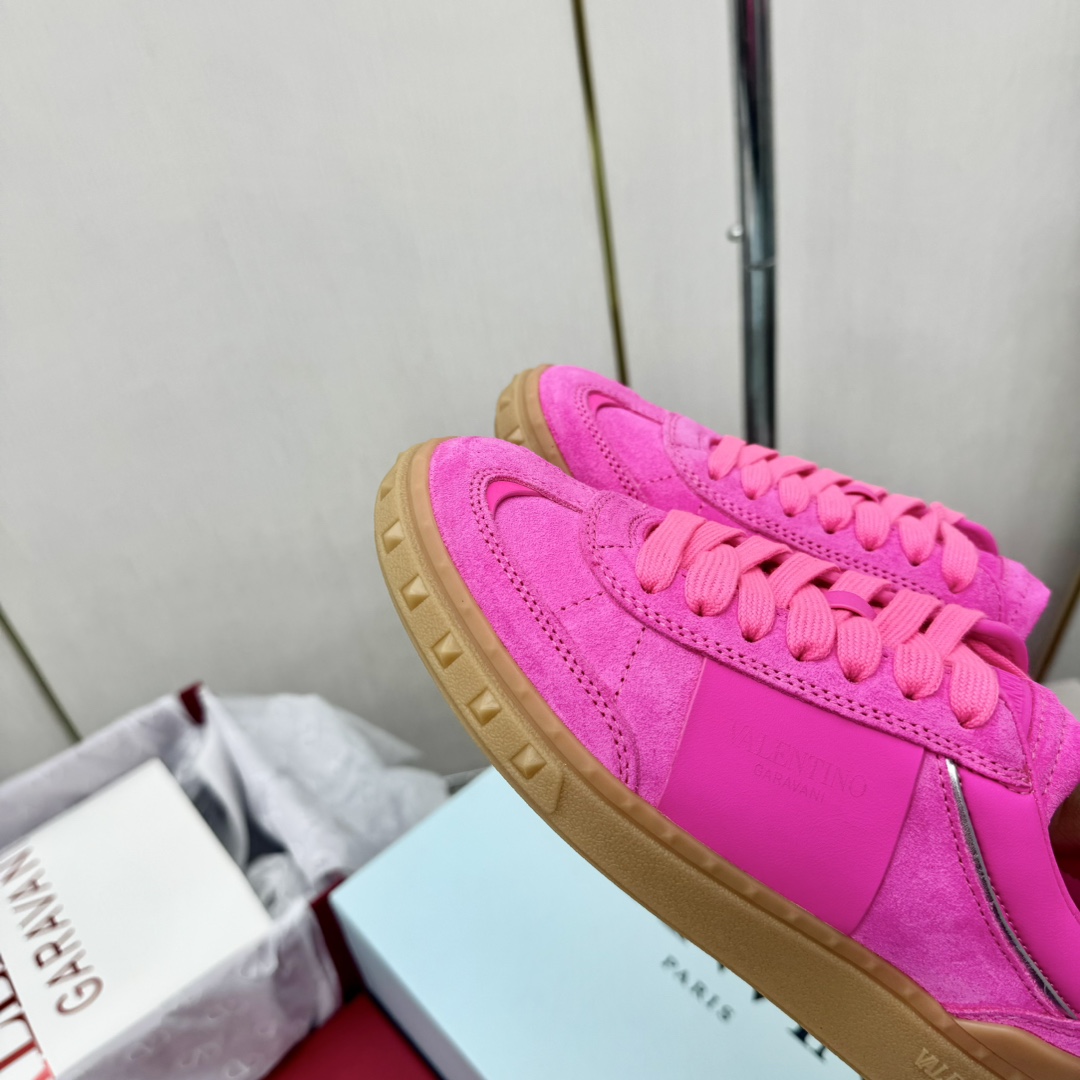 Valentino ONE STUD 2024 New Arrival Calfskin Lace-Up Trainer Sneakers