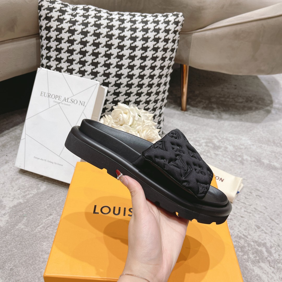 LV Fashionable Classic Versatile Leather Slippers