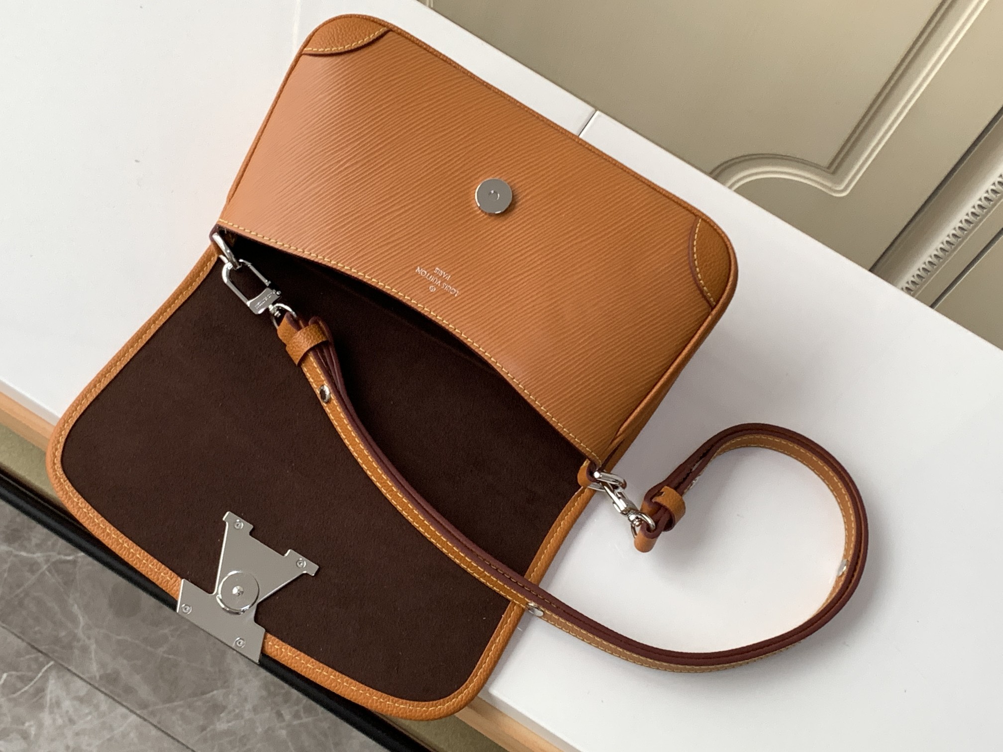 Louis Vuitton Glossy brown Leather Clutch Bag