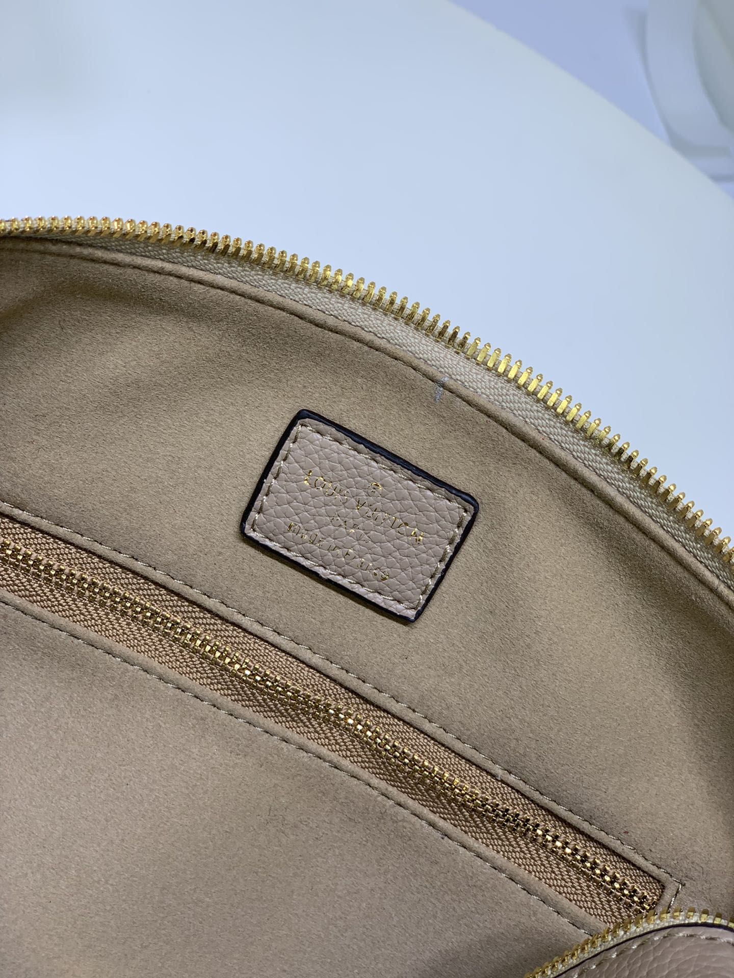 Louis Vuitton Stylish Versatile Leather Crossbody/Shoulder Bag