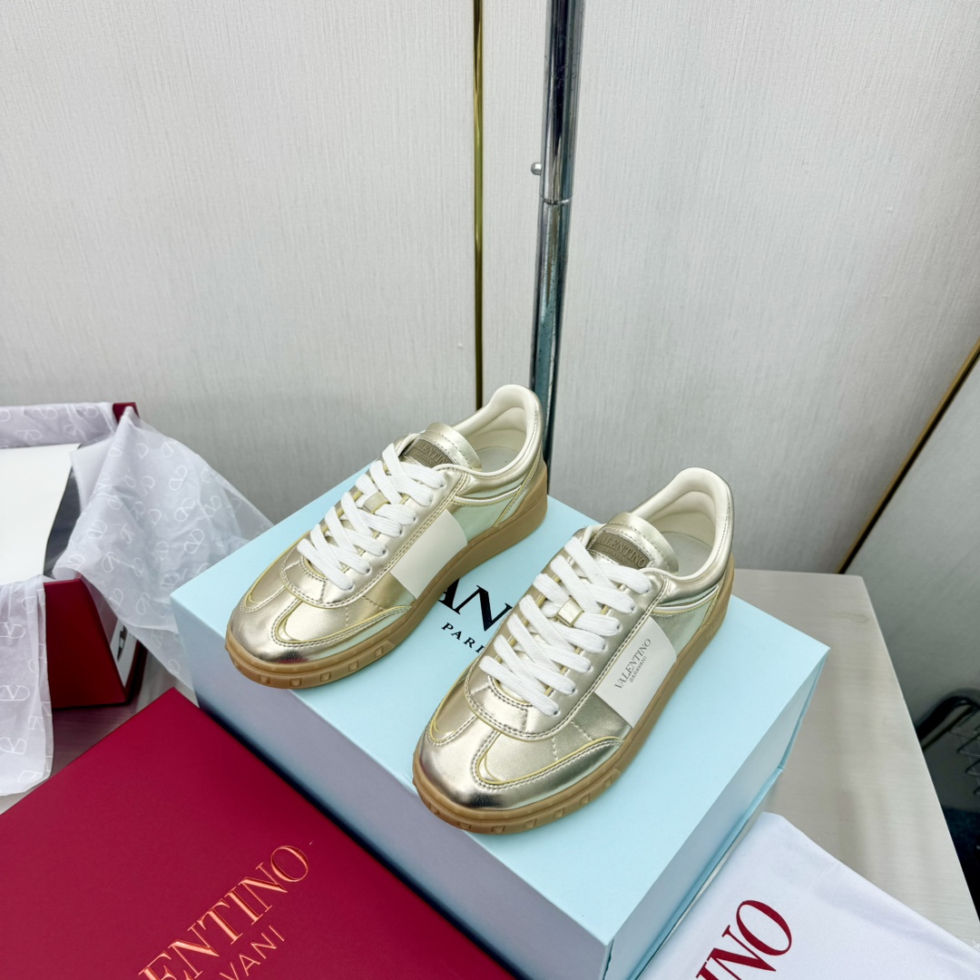Valentino ONE STUD 2024 New Arrival Calfskin Lace-Up Trainer Sneakers