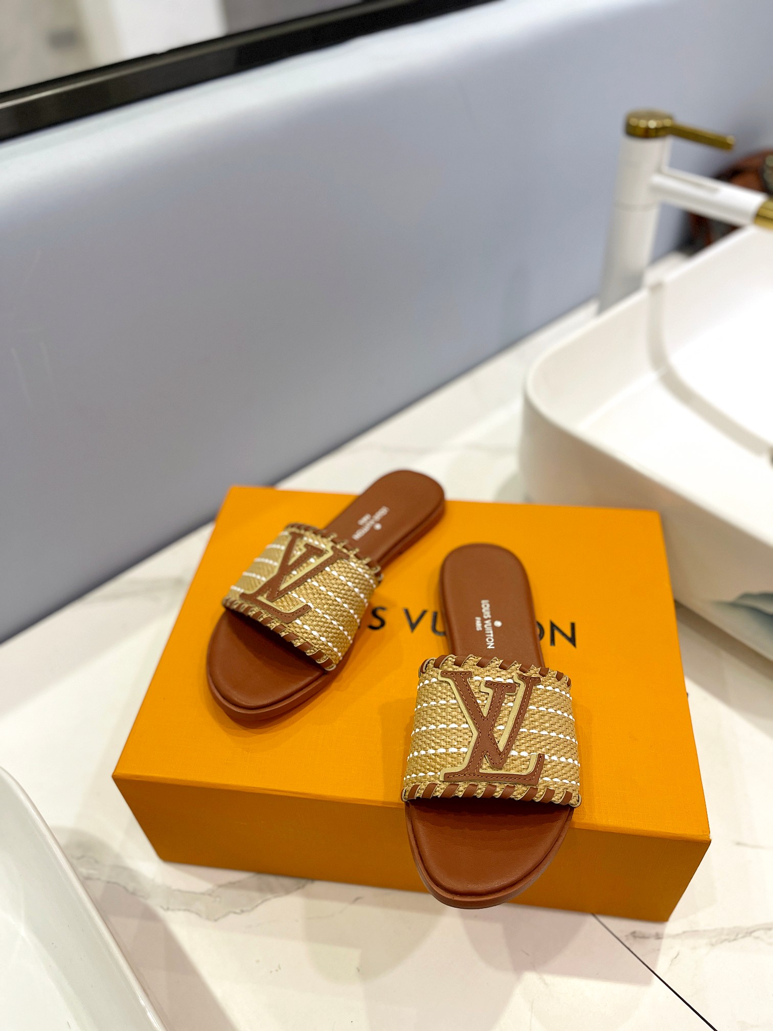 LV Resort-Style Flat Slippers