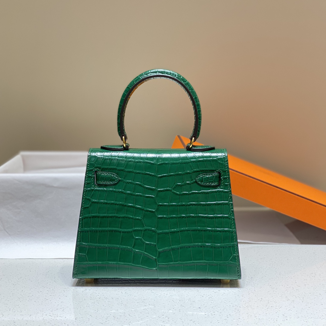 Hermès Luxurious Leather Kelly Bag