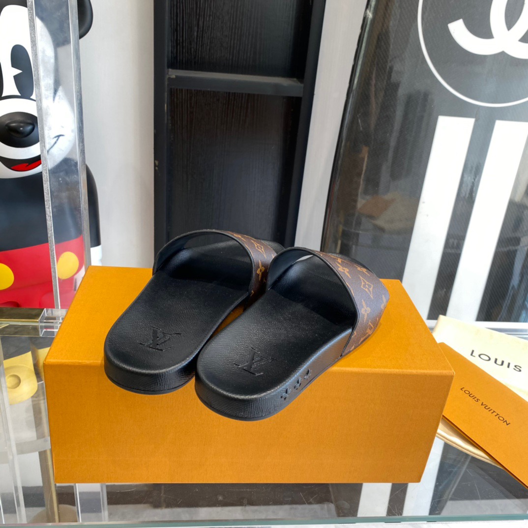 LV Fashionable Classic Versatile Leather Slippers
