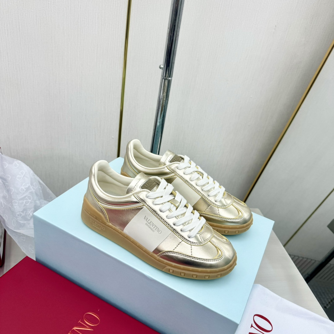 Valentino ONE STUD 2024 New Arrival Calfskin Lace-Up Trainer Sneakers