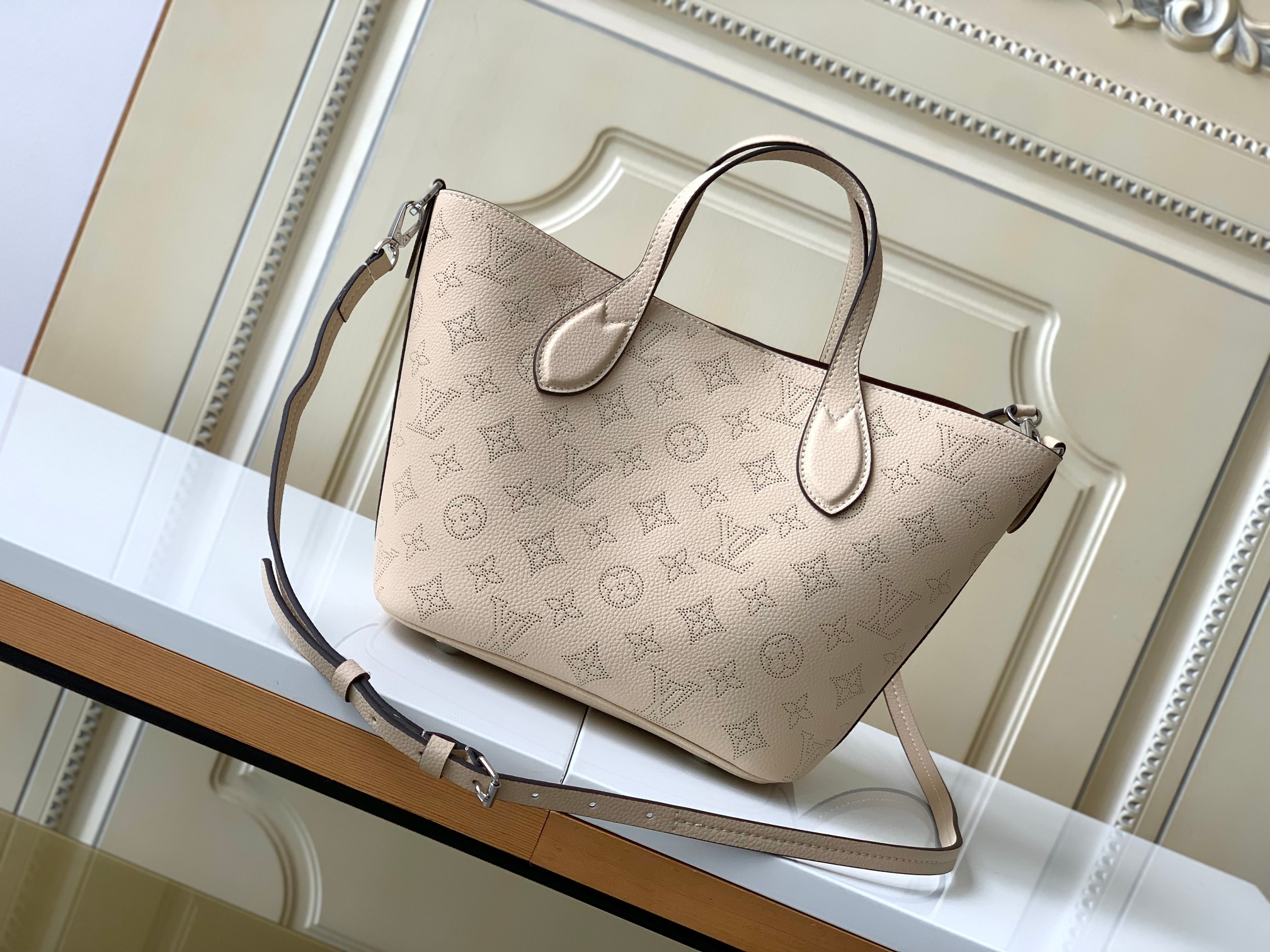 Louis Vuitton Versatile Leather Tote Bag