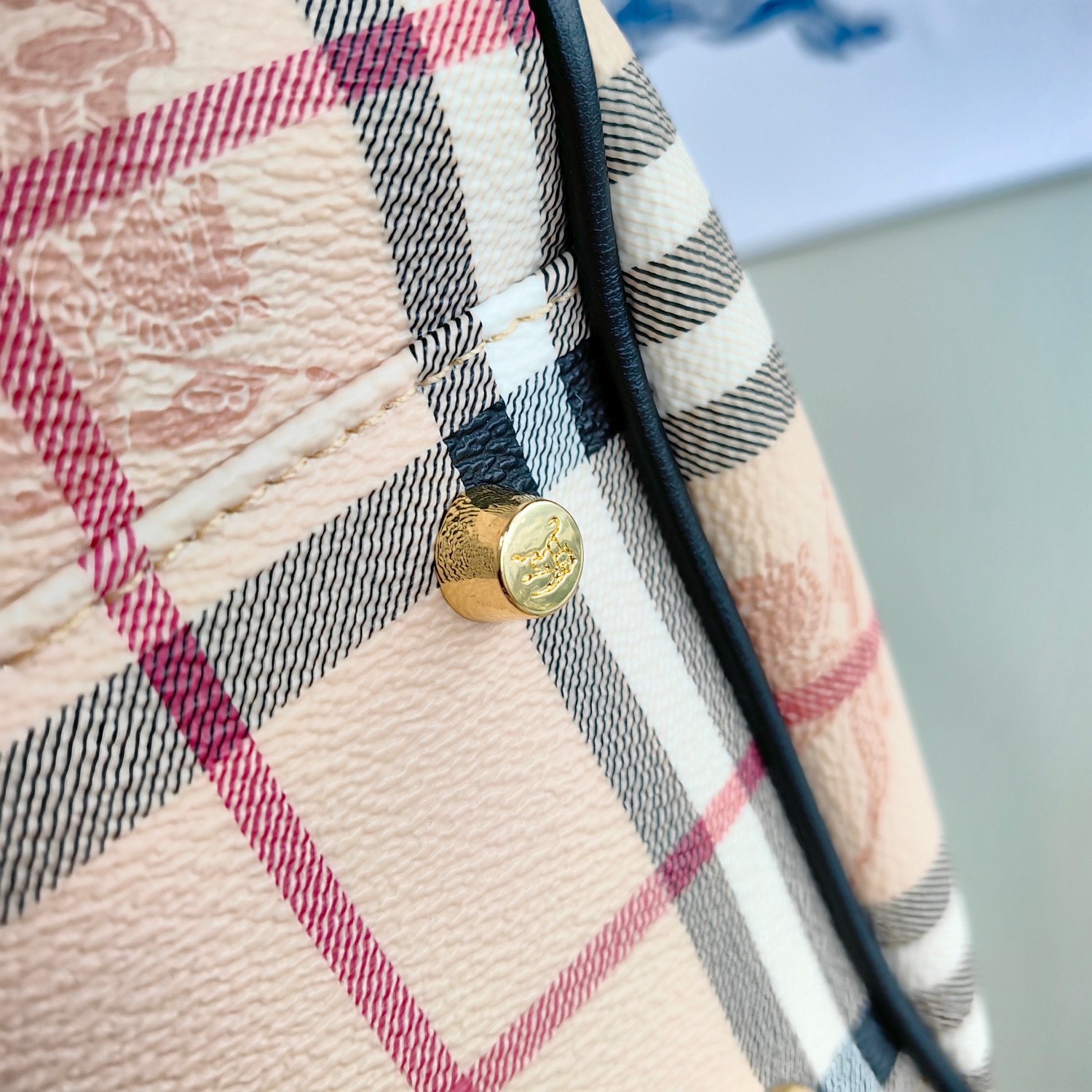 Burberry's Most Classic Matching Tote Bag