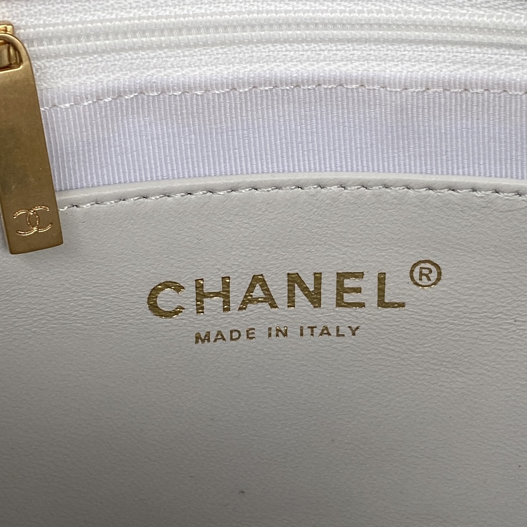 Chanel Elegant Lambskin Handbag