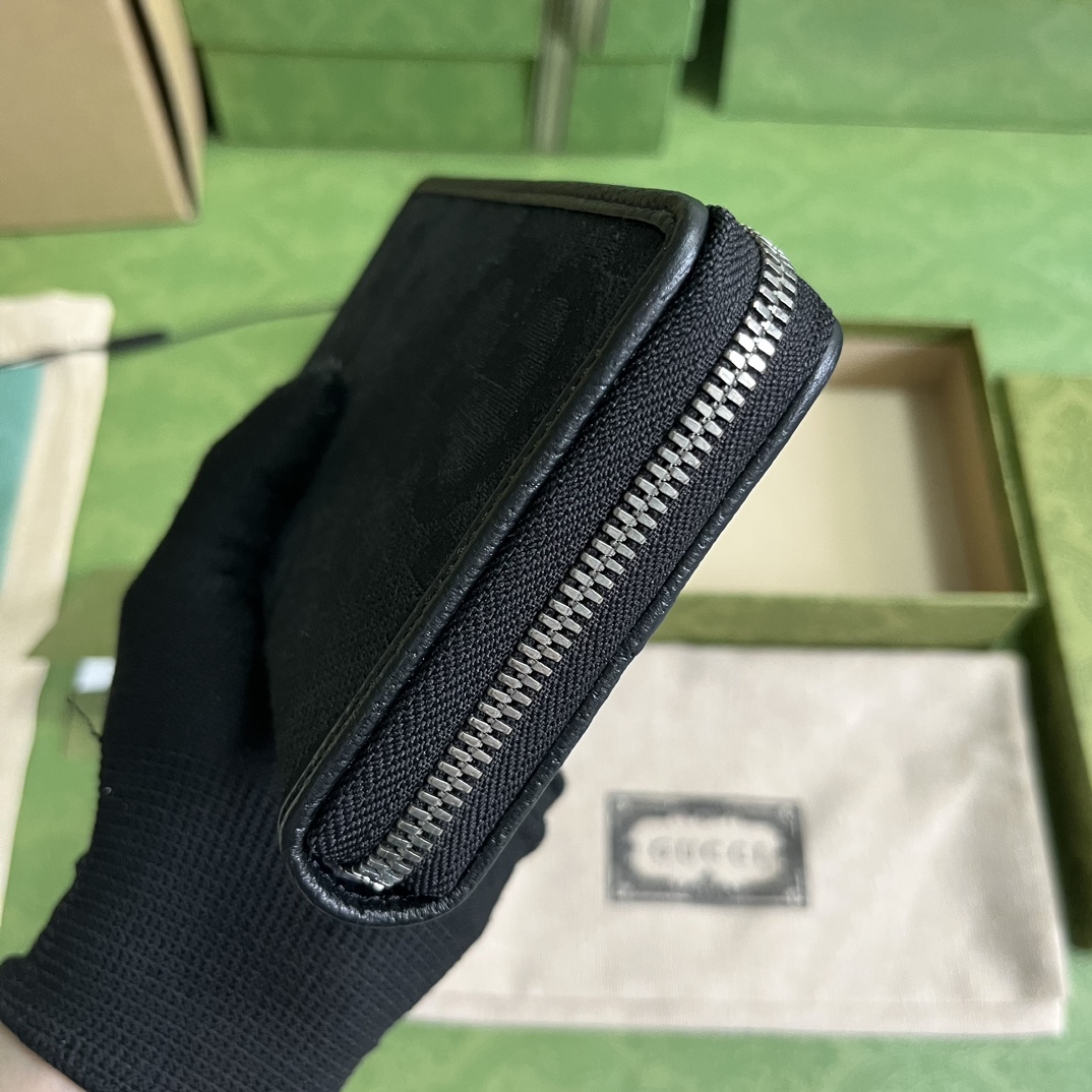 Gucci Classic Leather Clutch Bag