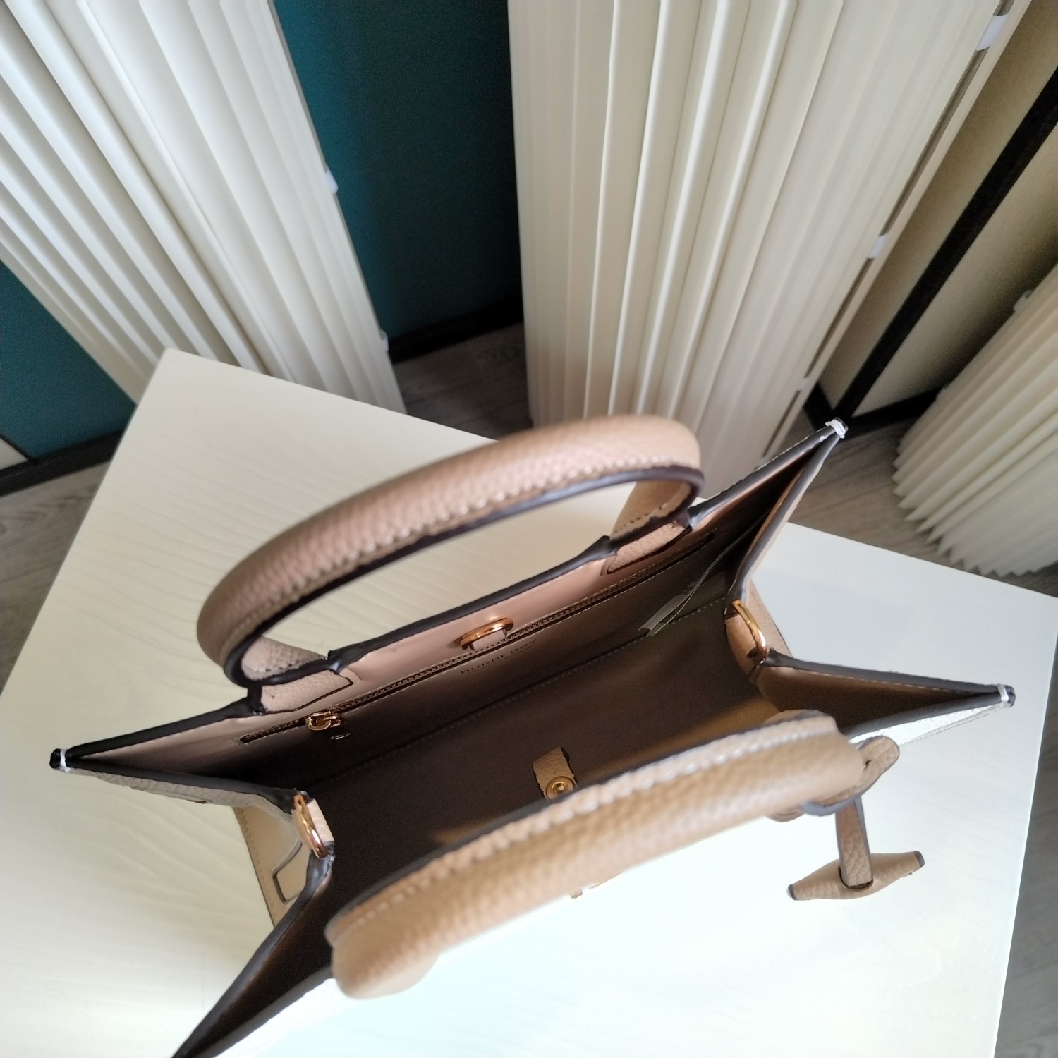 Burberry Leather Elegant Handbag