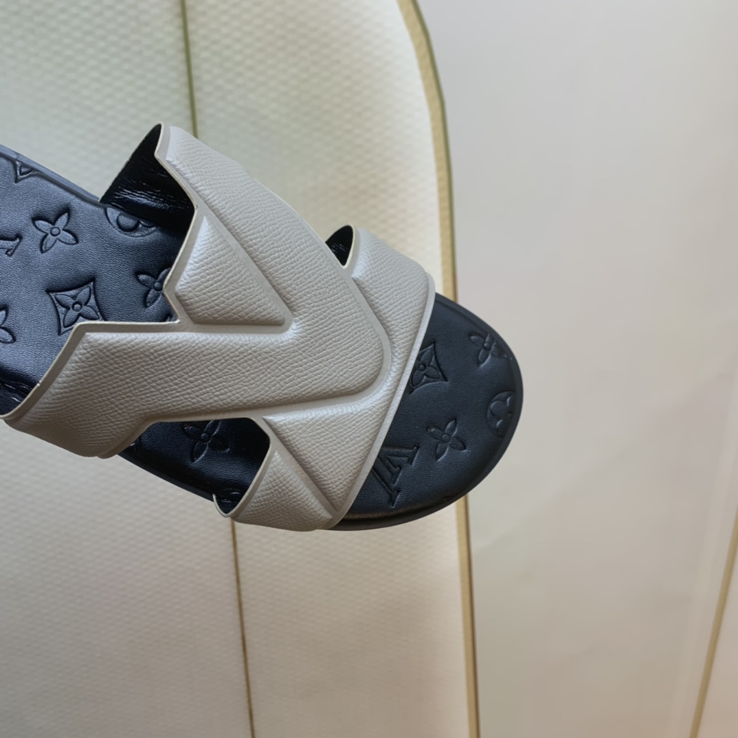 LV Fashionable Classic Versatile Leather Slippers