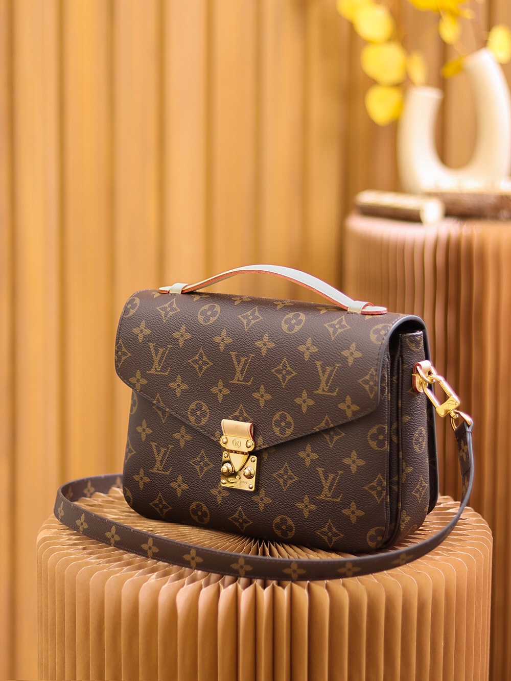 Louis Vuitton Classic Vintage-Inspired Crossbody/Shoulder Bag