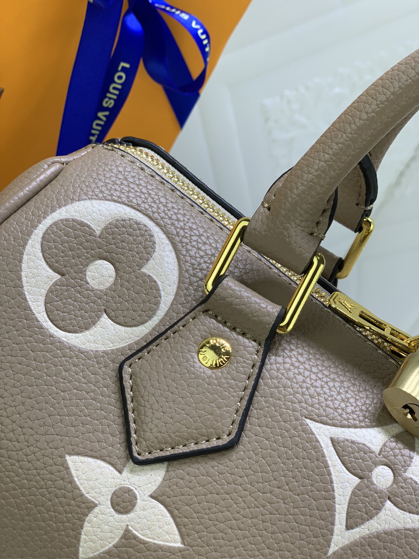 Louis Vuitton Stylish Versatile Leather Crossbody/Shoulder Bag