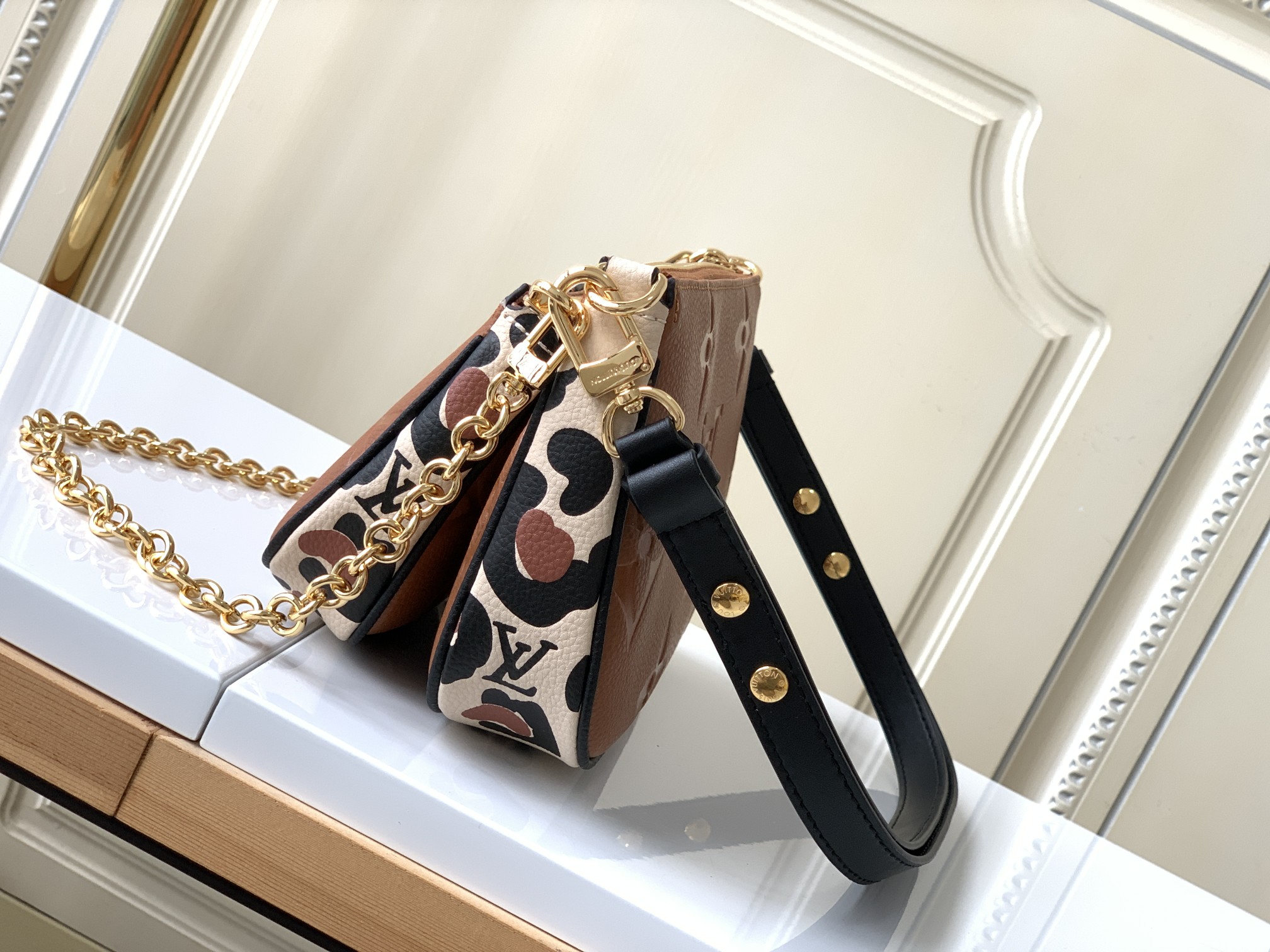 Louis Vuitton Classic Vintage-Inspired Crossbody/Shoulder Bag
