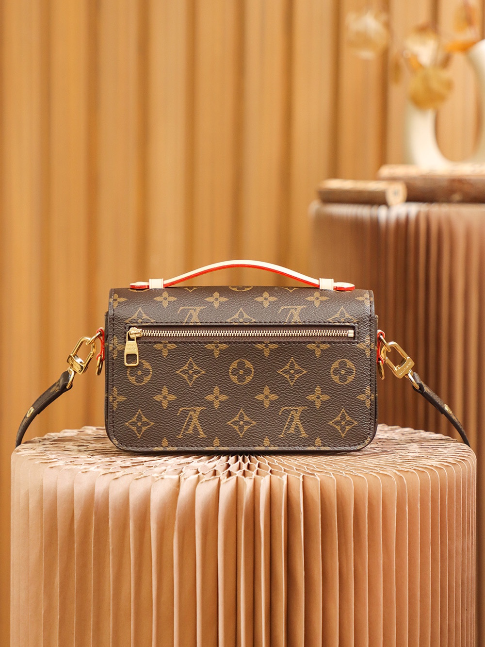 Louis Vuitton Classic Vintage-Inspired Crossbody/Shoulder Bag