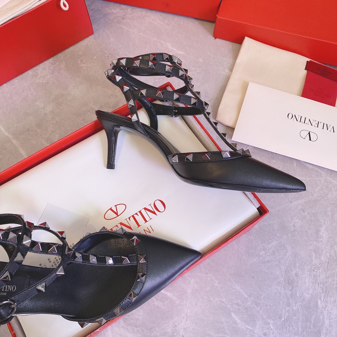 Valentino ROCKSTUD Patent Leather Lace-Up Studded High Heels (Heel Height: 6.5 cm)