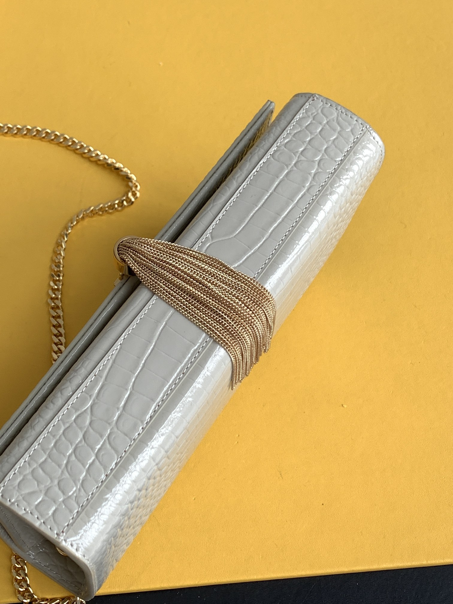 Saint Laurent Classic Chain Shoulder/Crossbody Bag in White for Women