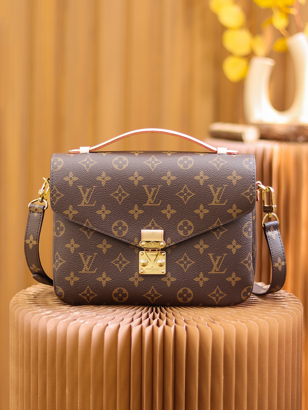 Louis Vuitton Classic Vintage-Inspired Crossbody/Shoulder Bag