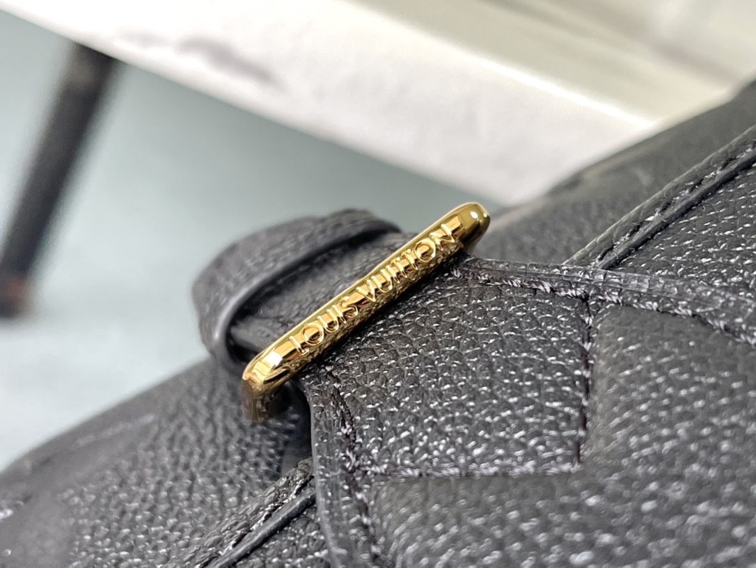 Louis Vuitton Stylish Versatile Leather Crossbody/Shoulder Bag