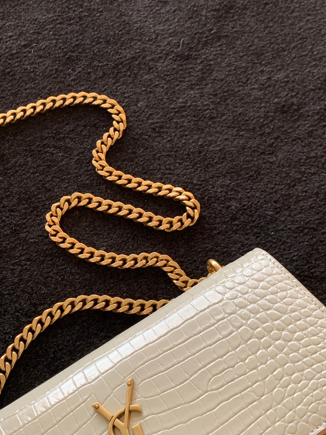 Saint Laurent Classic Chain Shoulder/Crossbody Bag in White for Women