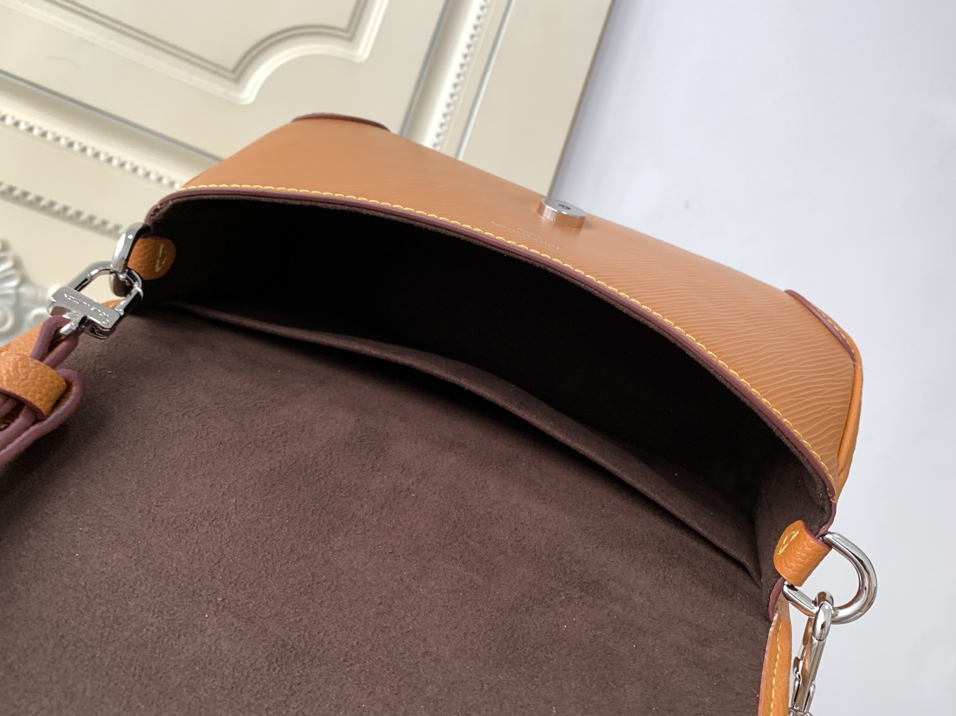 Louis Vuitton Glossy brown Leather Clutch Bag