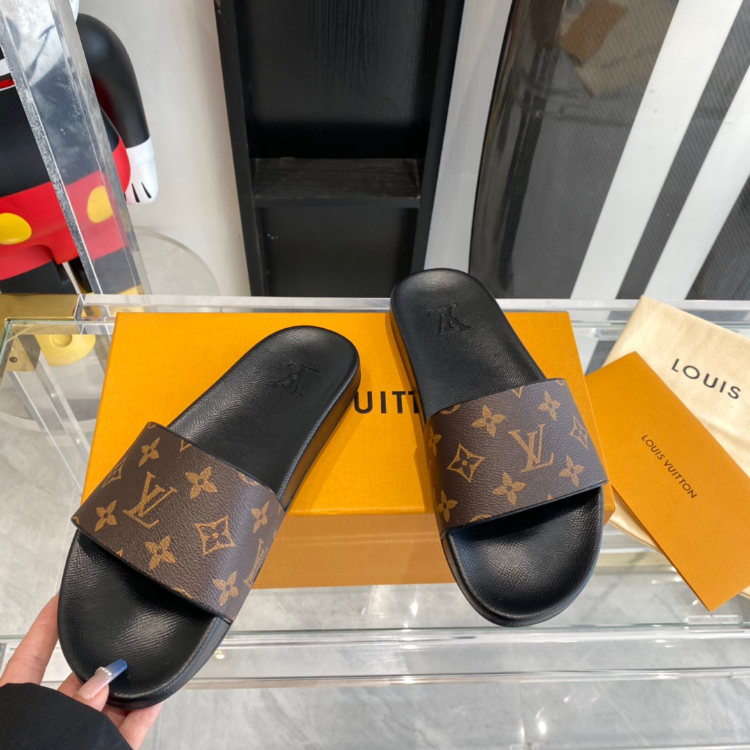 LV Fashionable Classic Versatile Leather Slippers