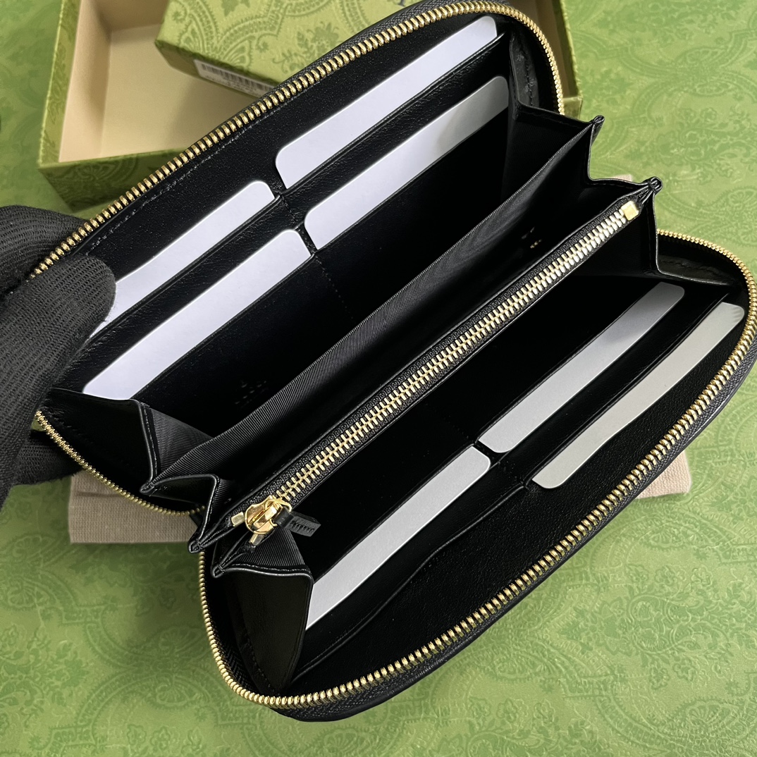 Gucci Classic Leather Clutch Bag