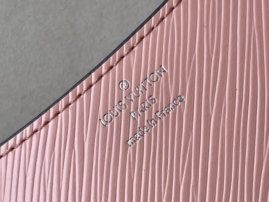 Louis Vuitton Stylish Versatile Leather Crossbody/Shoulder Bag