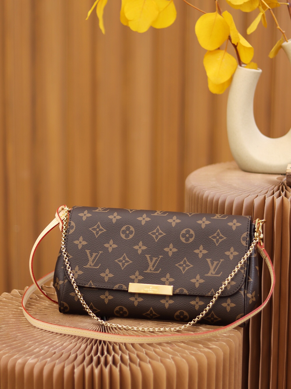 Louis Vuitton Classic Vintage-Inspired Crossbody/Shoulder Bag