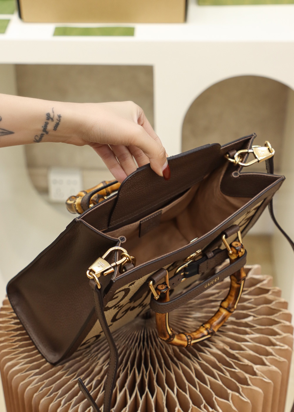 Gucci Classic Vintage-Inspired Leather Handbag