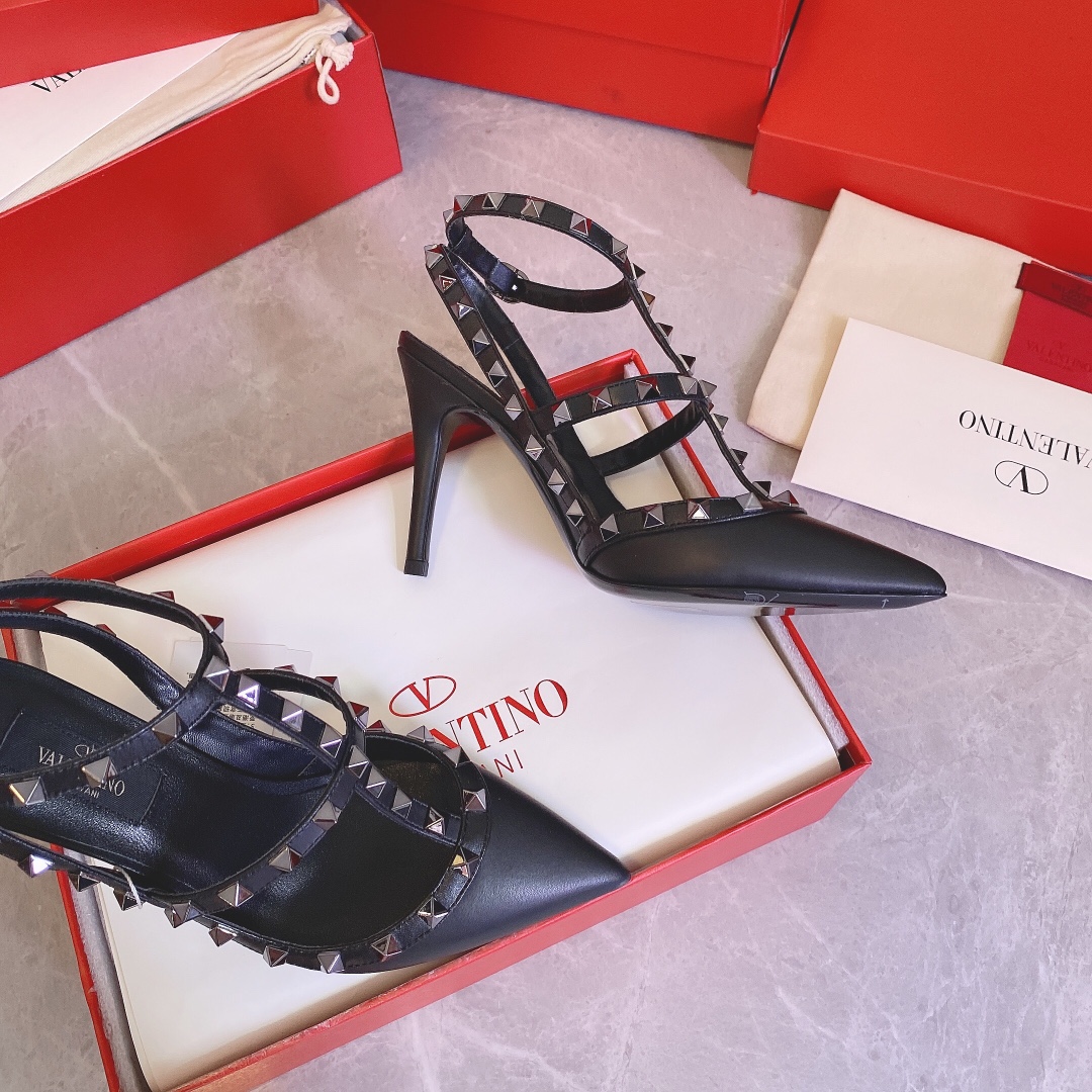 Valentino ROCKSTUD Patent Leather Lace-Up Studded High Heels (Heel Height: 10cm)