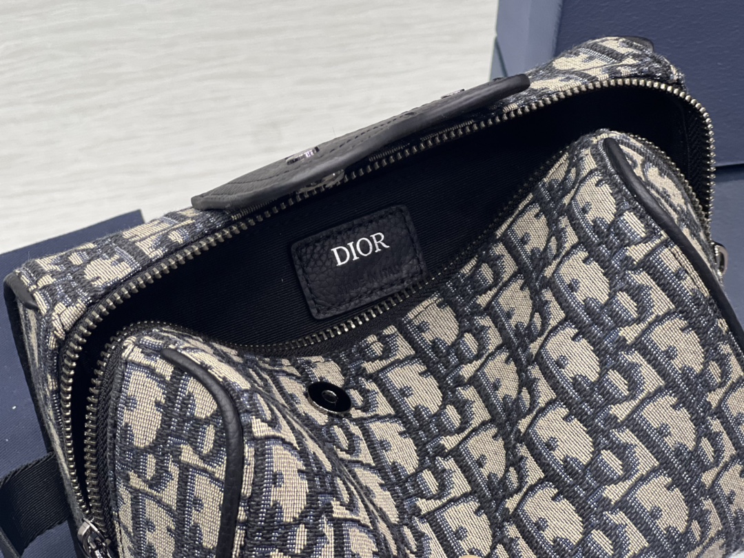 DIOR Lingot Toiletry Bag
