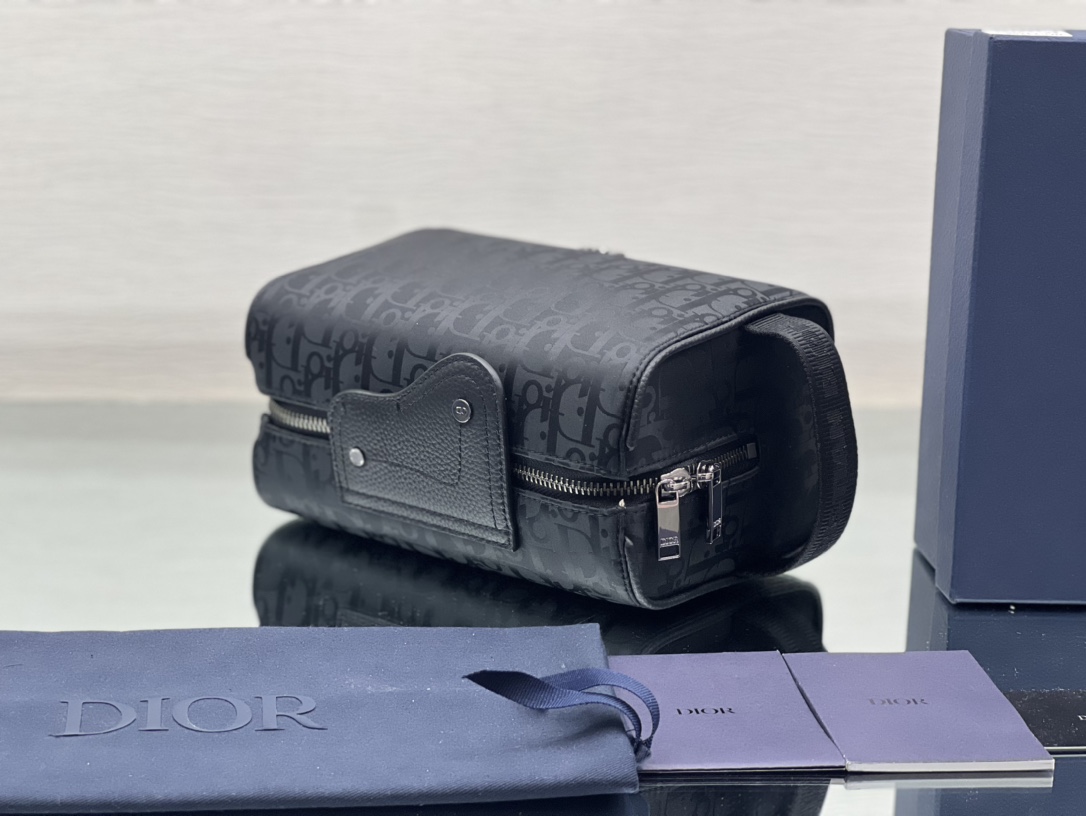 DIOR Lingot Toiletry Bag