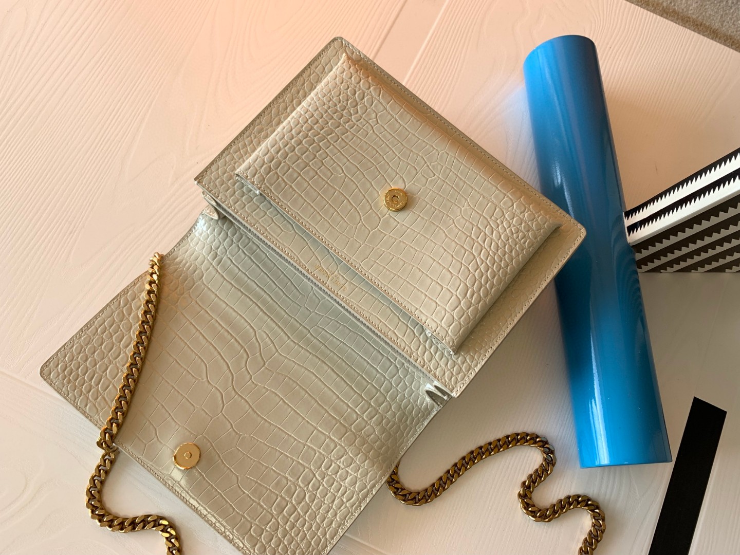 Saint Laurent Classic Chain Shoulder/Crossbody Bag in White for Women