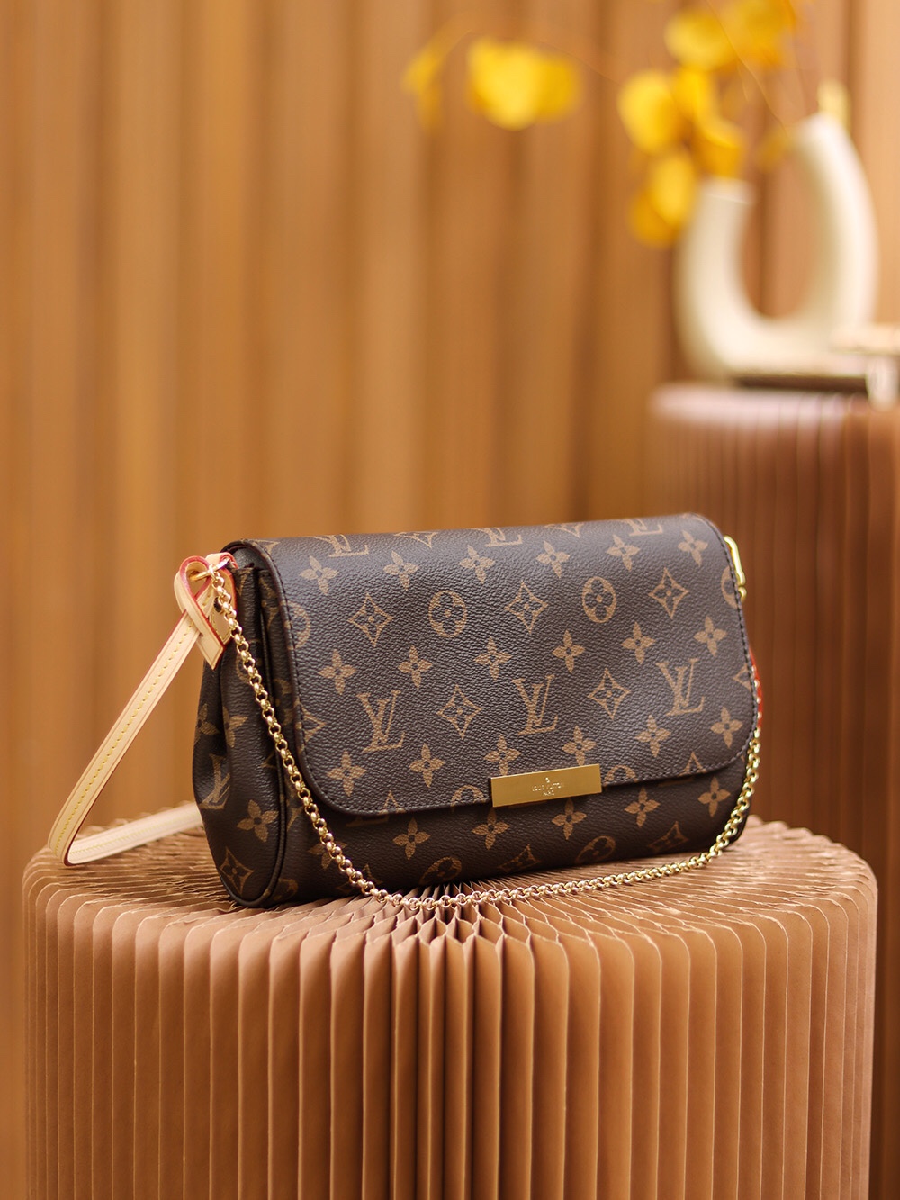 Louis Vuitton Classic Vintage-Inspired Crossbody/Shoulder Bag