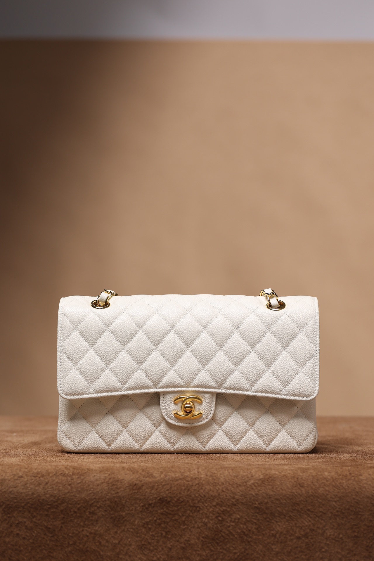 Chanel Elegant White Caviar Leather Single Shoulder Bag
