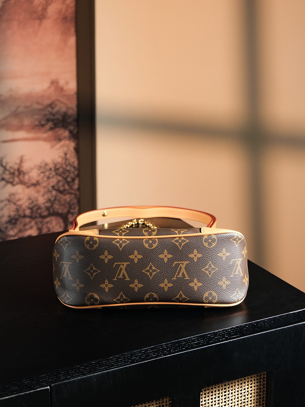 LV Diamond-shaped Chip Bouncing Croissant with 𝐁𝐎𝐔𝐉𝐄𝐉𝐎𝐘𝐙𝐄