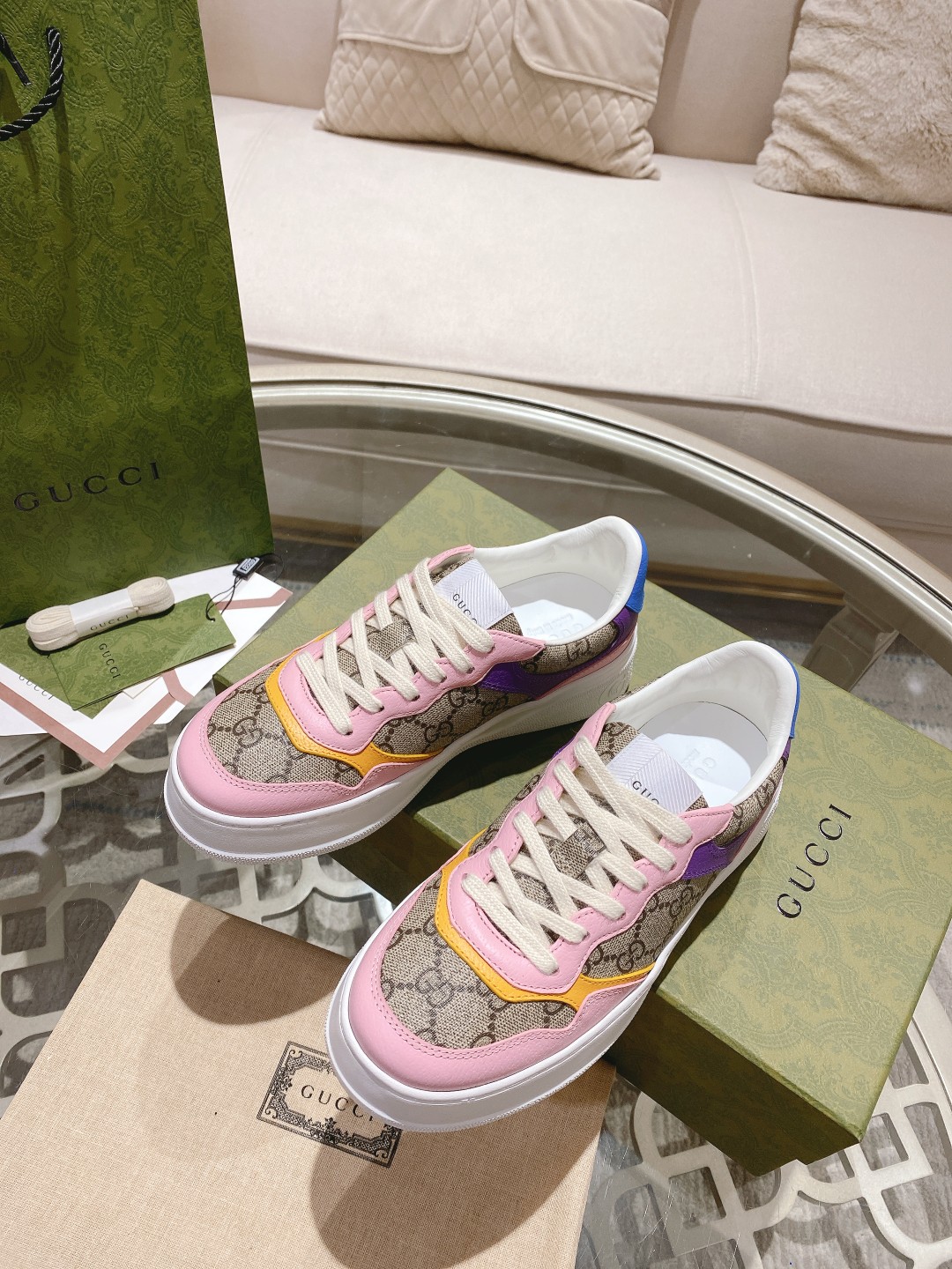 Gucci Vintage-Inspired Leather Sneakers/Flat Shoes