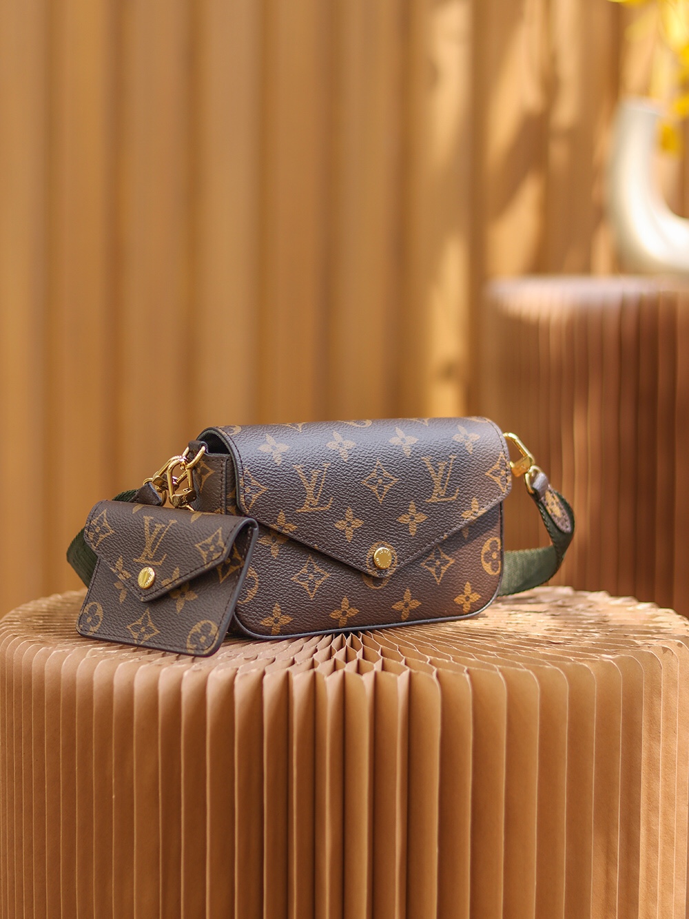Louis Vuitton Classic Vintage-Inspired Crossbody/Shoulder Bag