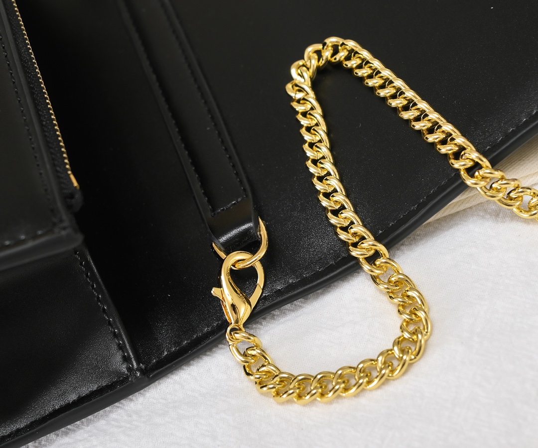 Fendi Chain Shoulder & Crossbody Bag