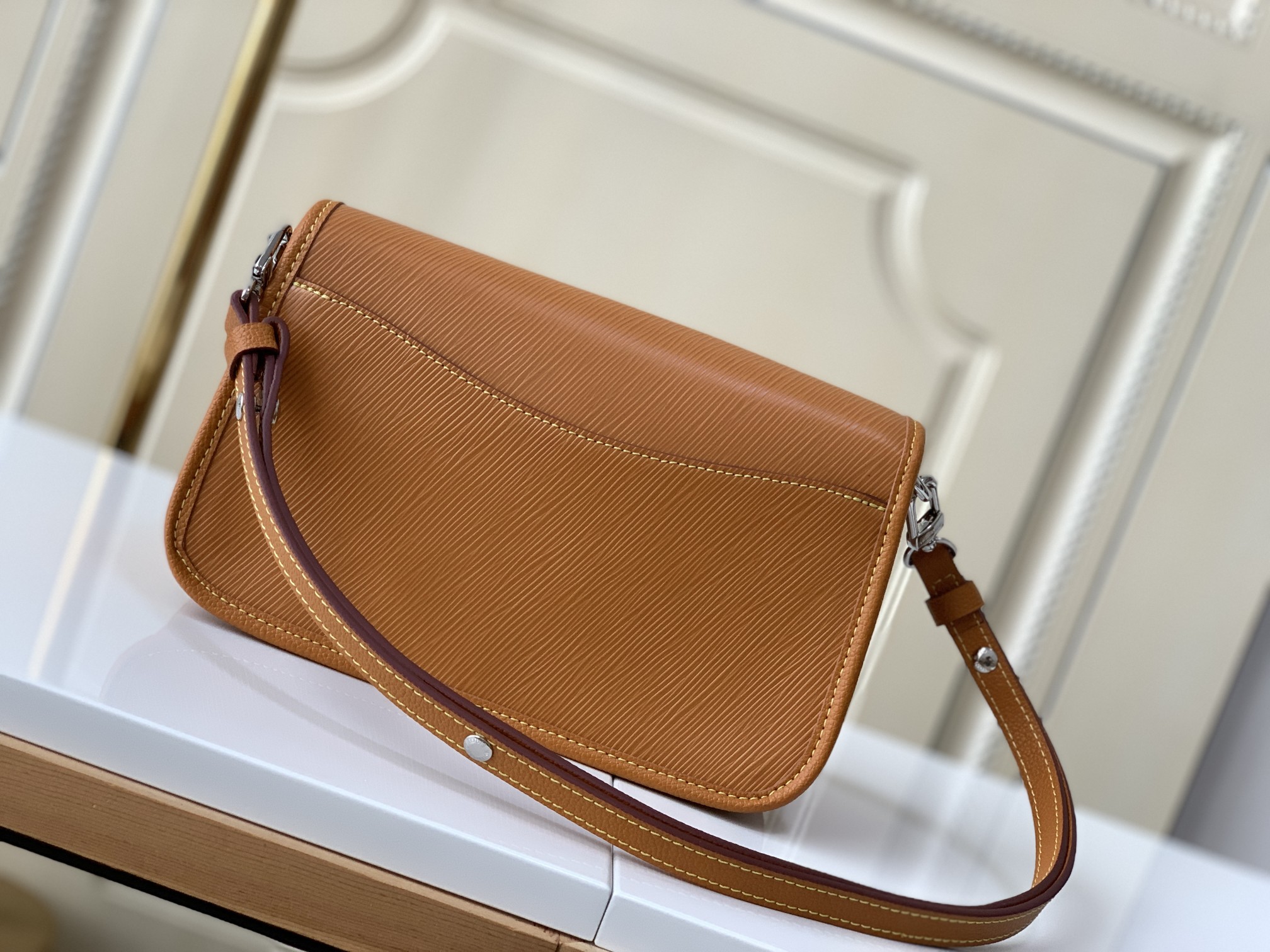 Louis Vuitton Glossy brown Leather Clutch Bag