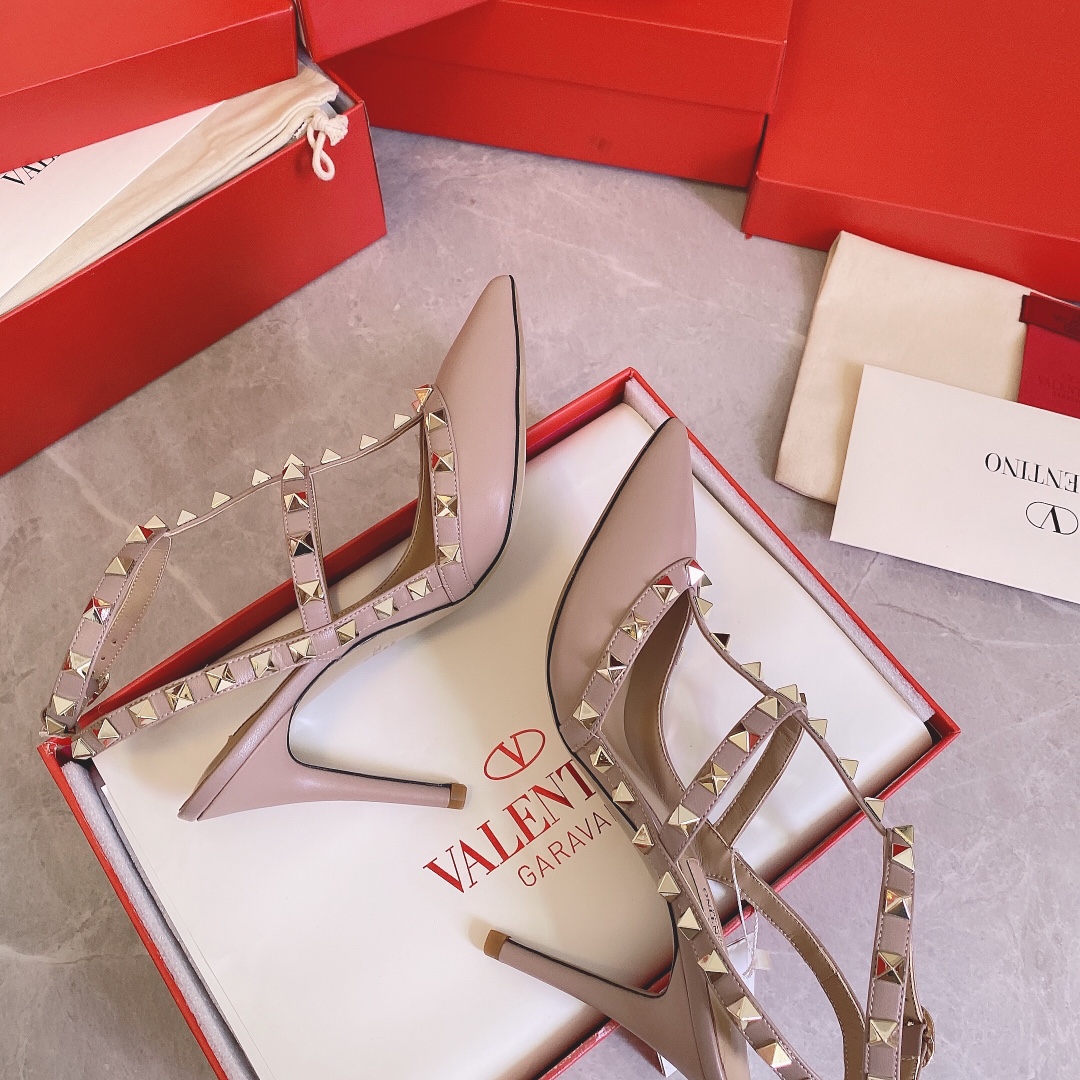 Valentino ROCKSTUD Patent Leather Lace-Up Studded High Heels (Heel Height: 6.5 cm)