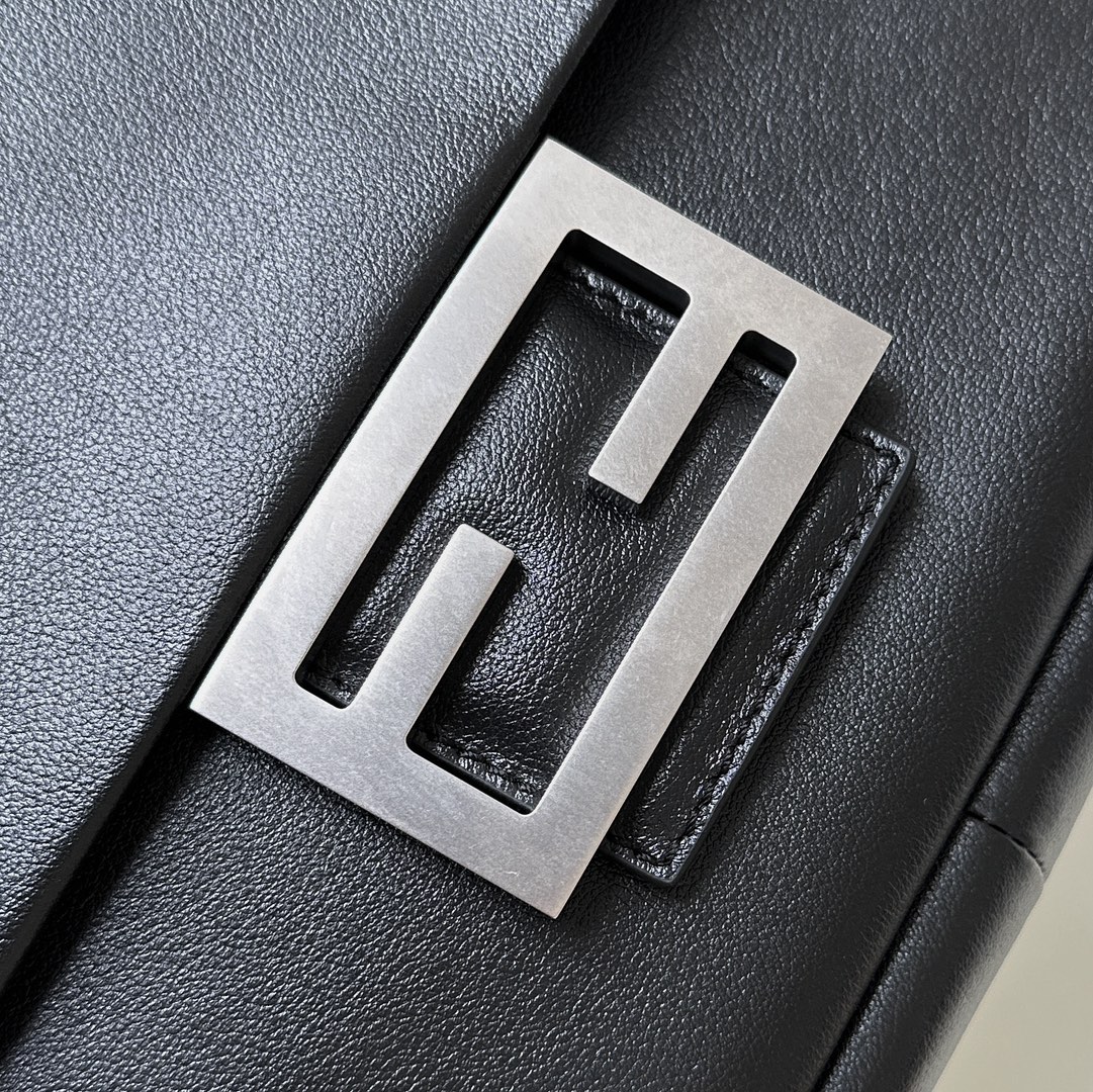 Fendi Baguette Large Chain Handbag