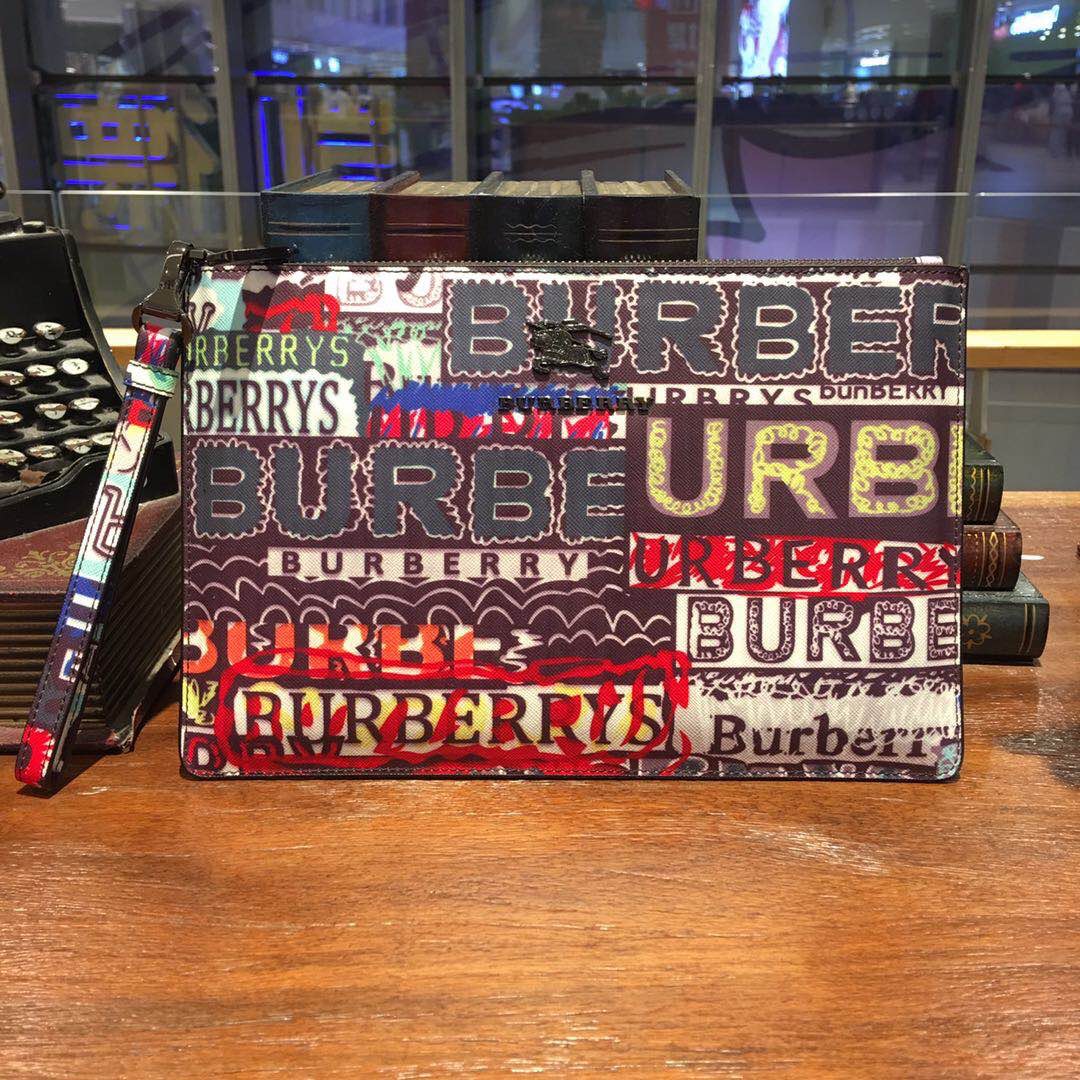 Burberry Classic and Popular Handheld Bag